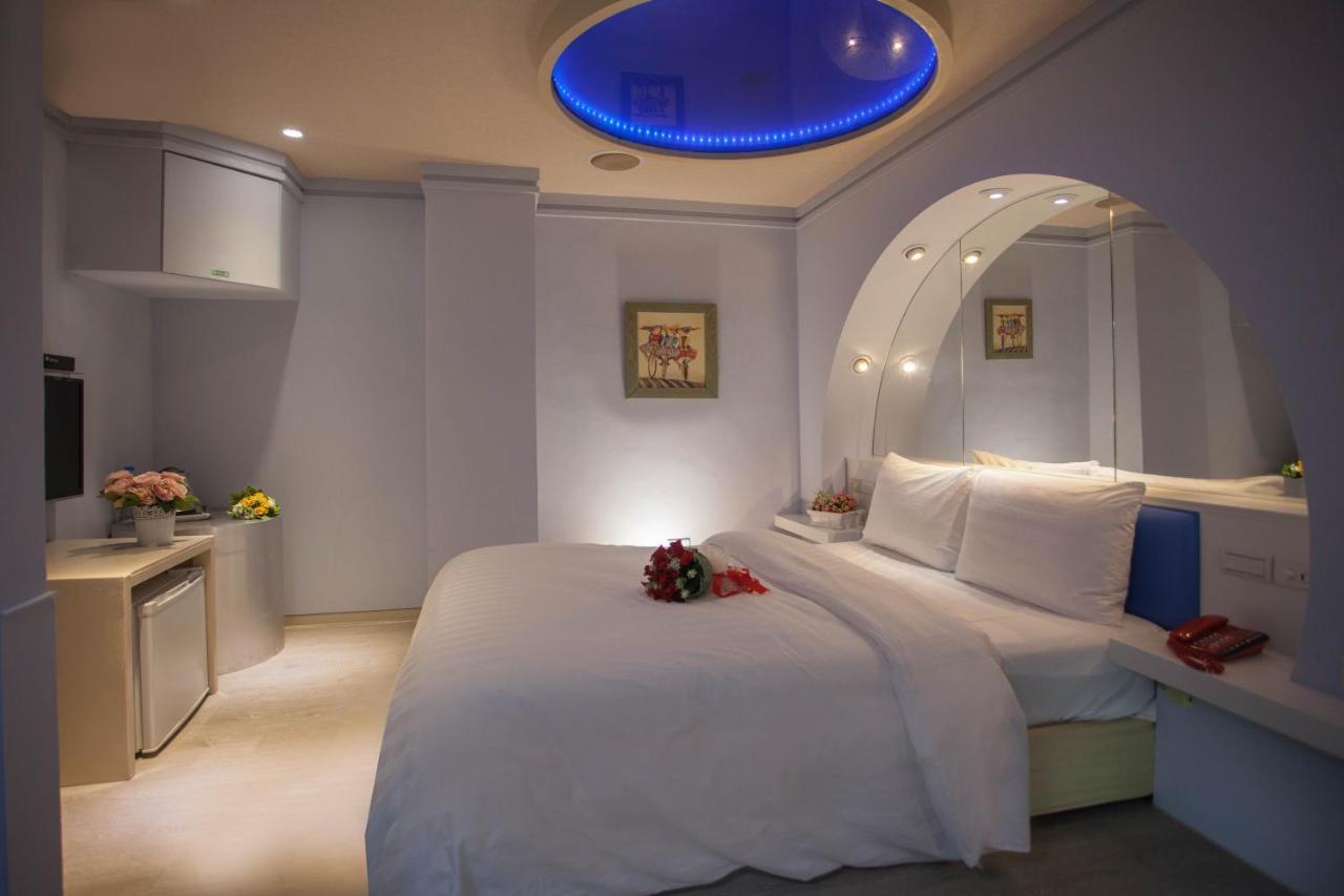 Showart Hotel Taipei Exterior photo